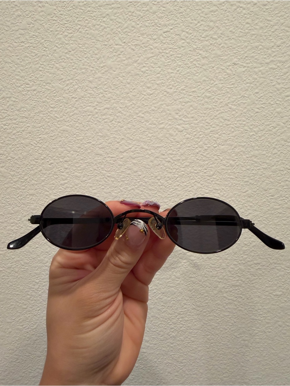 ROBERI FRAUD sunglasses in black.